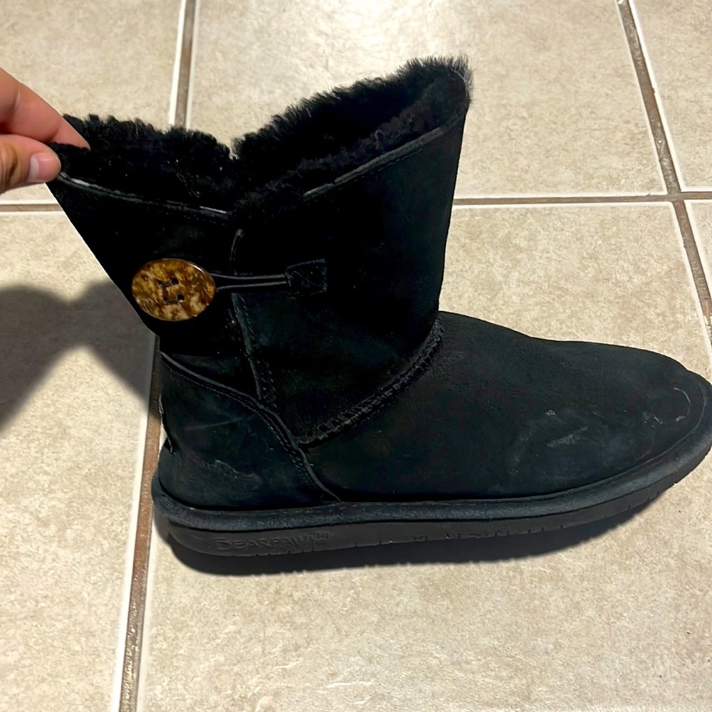 WOMEN’S USED BEARPAW BOOTS BLACK